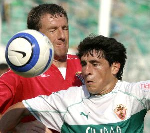 Perag&oacute;n se desvincula del M&aacute;laga y no descarta firmar en breve por el Alicante