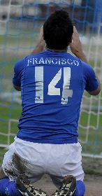 CON EL AGUA AL CUELLO