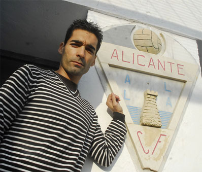 CASTRO AFIRMA ESTAR A MUERTE CON EL ALICANTE