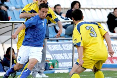 EL ALICANTE SE AFERRA A SU ENTRENADOR TALISM&Aacute;N EN UN DUELO DE BAJOS VUELOS