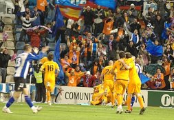 UN DUELO DE BAJOS VUELOS